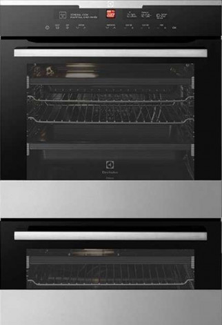 00028207 Electrolux EVEP626SC Oven front view MAIN